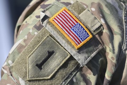 Bandera de Estados Unidos en un uniforme militar/ Frank Hoermann / SVEN SIMON