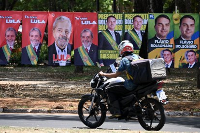 Imágenes de los candidatos presidenciales de Brasil, Luiz Inácio Lula da Silva y Flavio Bolsonaro