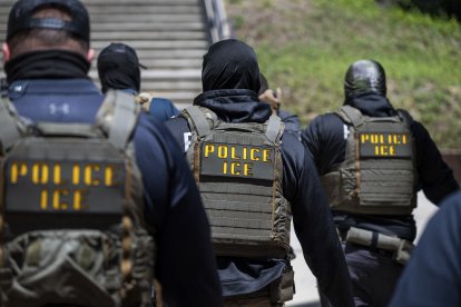 Agentes de ICE en Ventura, California/ Benjamin Hanson