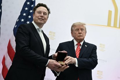 Donald Trump entrega la Medalla Nacional de Ciencia a Elon Musk