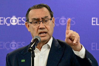 Augusto Cury del partido Avante habla con los medios