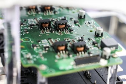 Componentes electrónicos en una placa de circuito