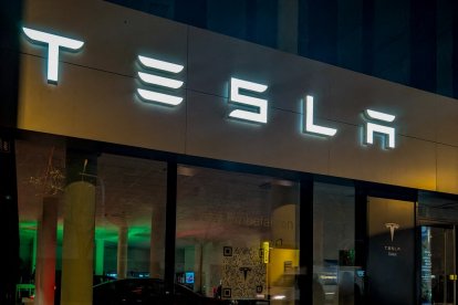 Una imagen de referencia de un concesionario Tesla