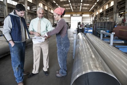 Imagen referencial de trabajadores hispanos