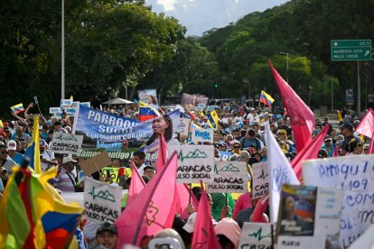 Partidarios de la líder opositora venezolana y ganadora del Premio Nobel de la Paz, María Corina Machado, asisten a un mitin para exigir elecciones en Caracas el 22 de octubre de 2026.