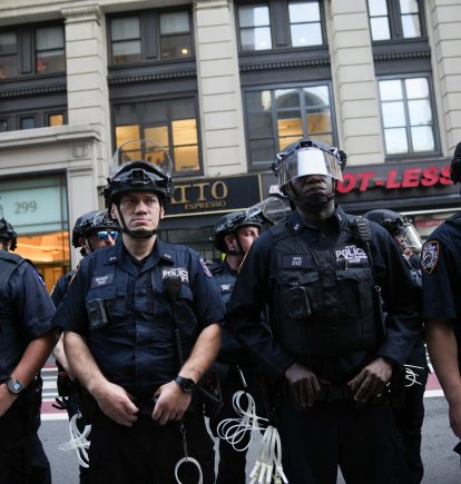 Miembros del Grupo de Respuesta Estratégica (SRG) de la Policía de Nueva York