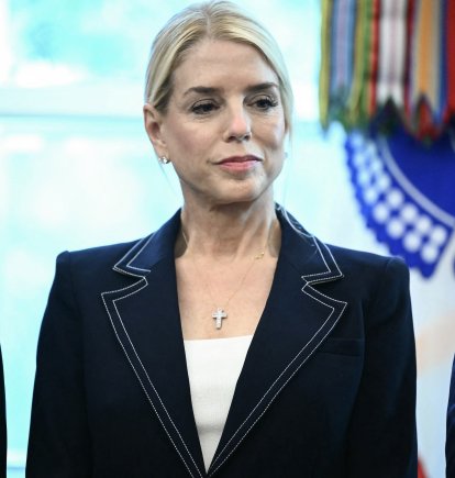 Bondi en el Salón Oval/ Mandel Ngan