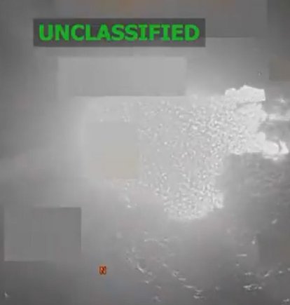 Momento de la explosión de una narcolancha tras recibir el ataque de las fuerzas estadounidenses en el Caribe.