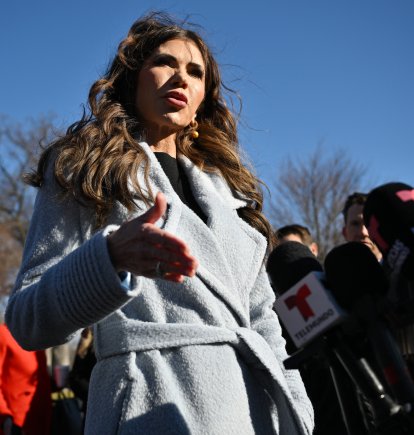 Kristi Noem en las afueras de la Casa Blanca/ Mandel Ngan