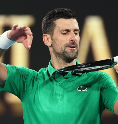 El serbio Novak Djokovic celebra su victoria en el Abierto de Australia