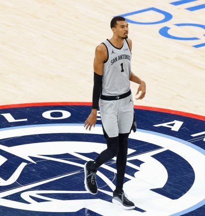 INGLEWOOD, CALIFORNIA - 16 DE MARZO: El alero de los San Antonio Spurs, Victor Wembanyama (1), durante el partido entre los San Antonio Spurs y los LA Clippers celebrado el 16 de marzo de 2026 en el Intuit Dome de Inglewood, California.
