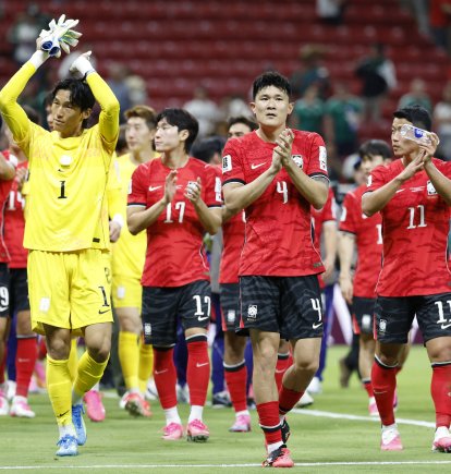 South Korea's players celebrate afterb beating the Czech Republic/ ULISES RUIZ