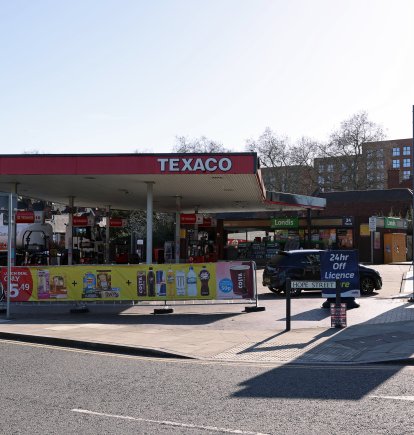 Una gasolinera Texaco en Derby, Inglaterra