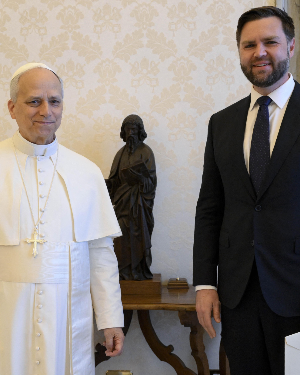 El papa León XIV junto al vicepresidente JD Vance