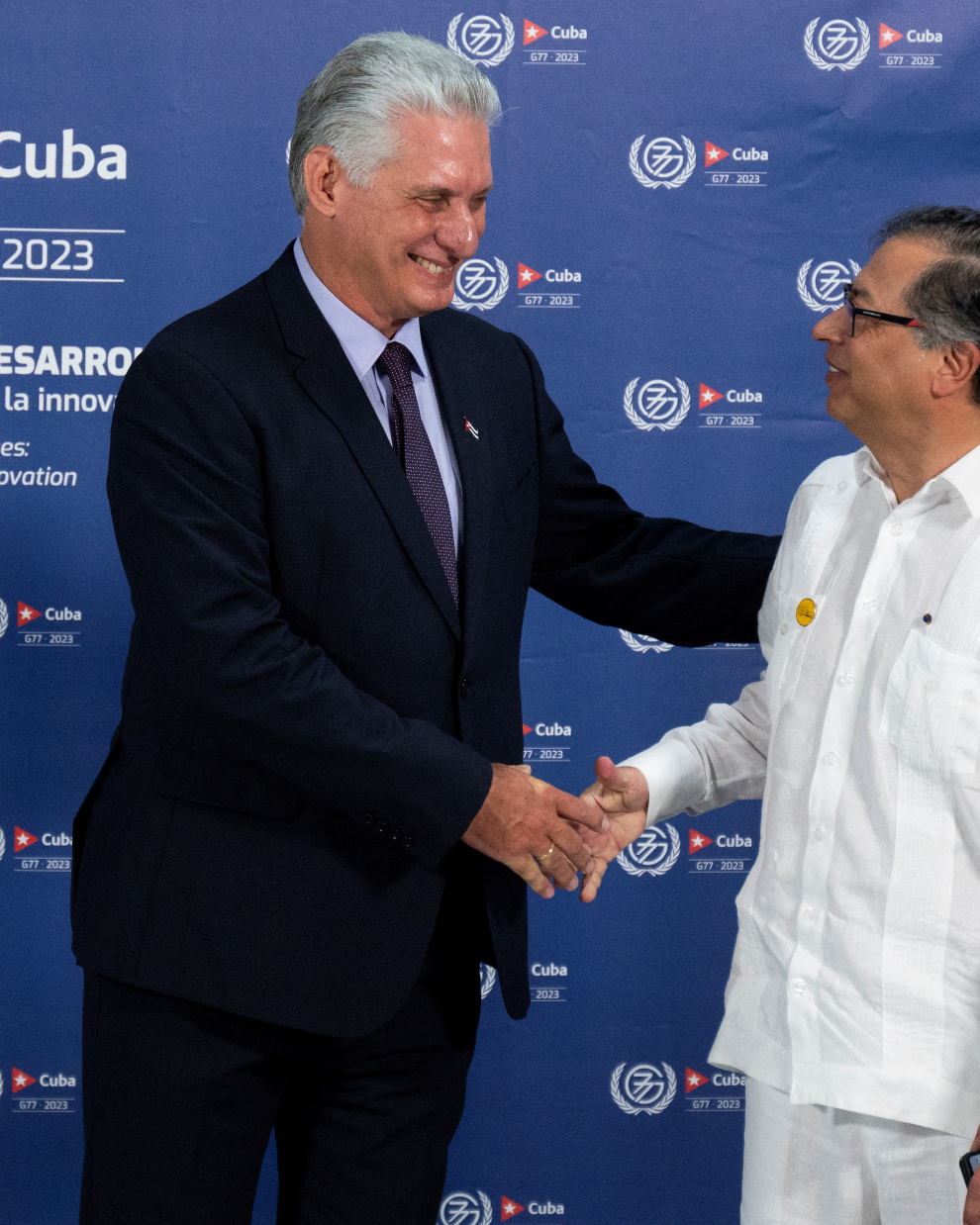 El presidente de Colombia, Gustavo Petro (derecha), es recibido por el dictador de Cuba, Miguel Díaz-Canel (Archivo)