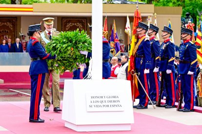 King Felipe VI delivers a wreath during the Oct. 12 celebration.