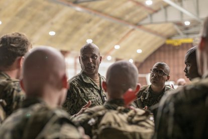 Guantanamo Naval Station Commander-in-Chief Kenneth Nixon with newly arrived Marines.