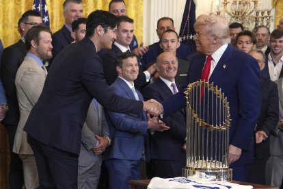 Shohei Ohtani is welcomed at the White House by Donald Trump.
