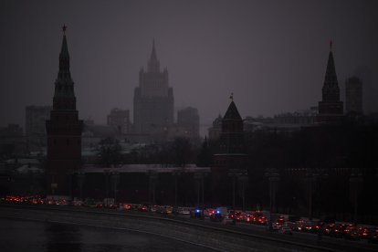 Vehicular traffic near the Kremlin.
