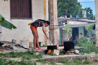 Cooking in Cuba: Amid Power Outages, Fuel Shortages, and Household Hazards