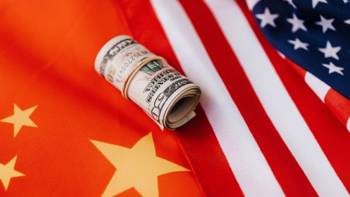 Bandera China, EEUU, dólares