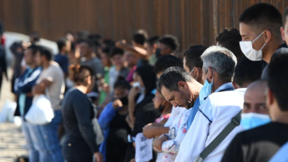 Illegal immigrants. U.S. border, Mexico