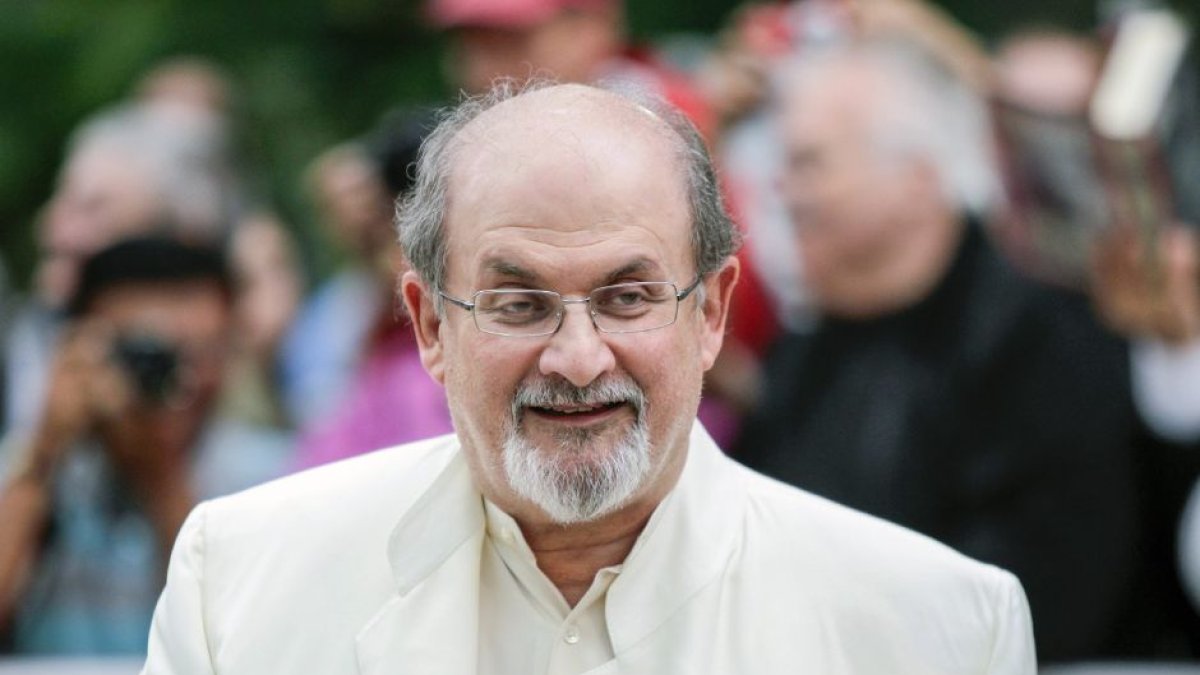 El escritor Salman Rushdie en una foto de archivo