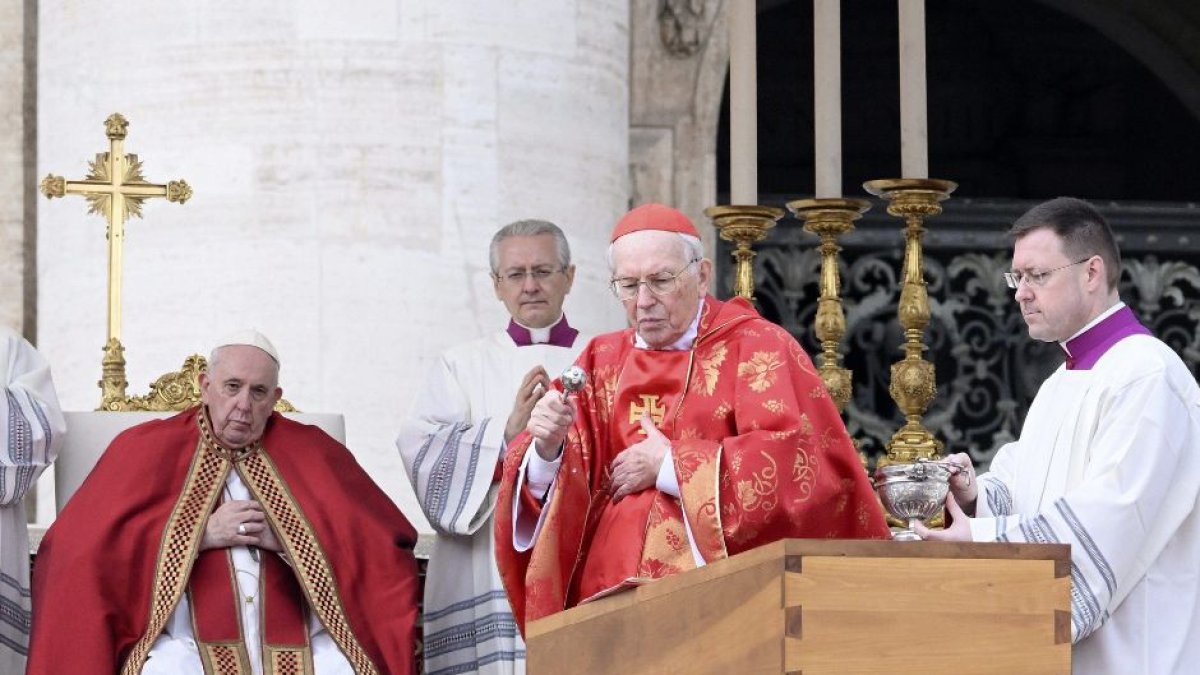 Funeral de Benedicto XVI presidido por el Papa Francisco