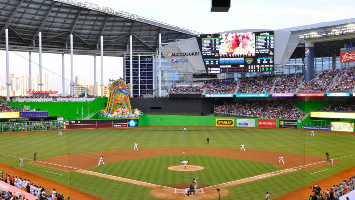 LoanDepot Park, estadio de los Miami Marlins, durante el partido que inauguraba el estadio en 2012. Imagen de archivo.