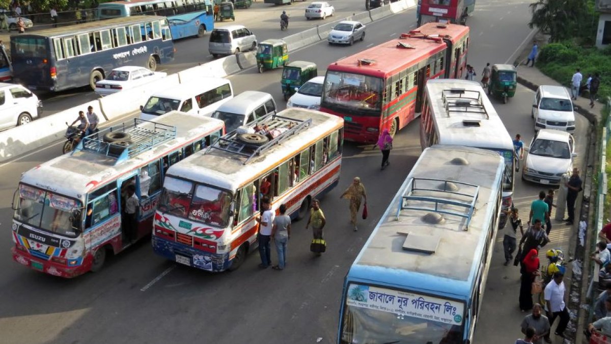 Un autobús en Bangladesh cayó por una zanja dejando 19 muertos y 20 heridos