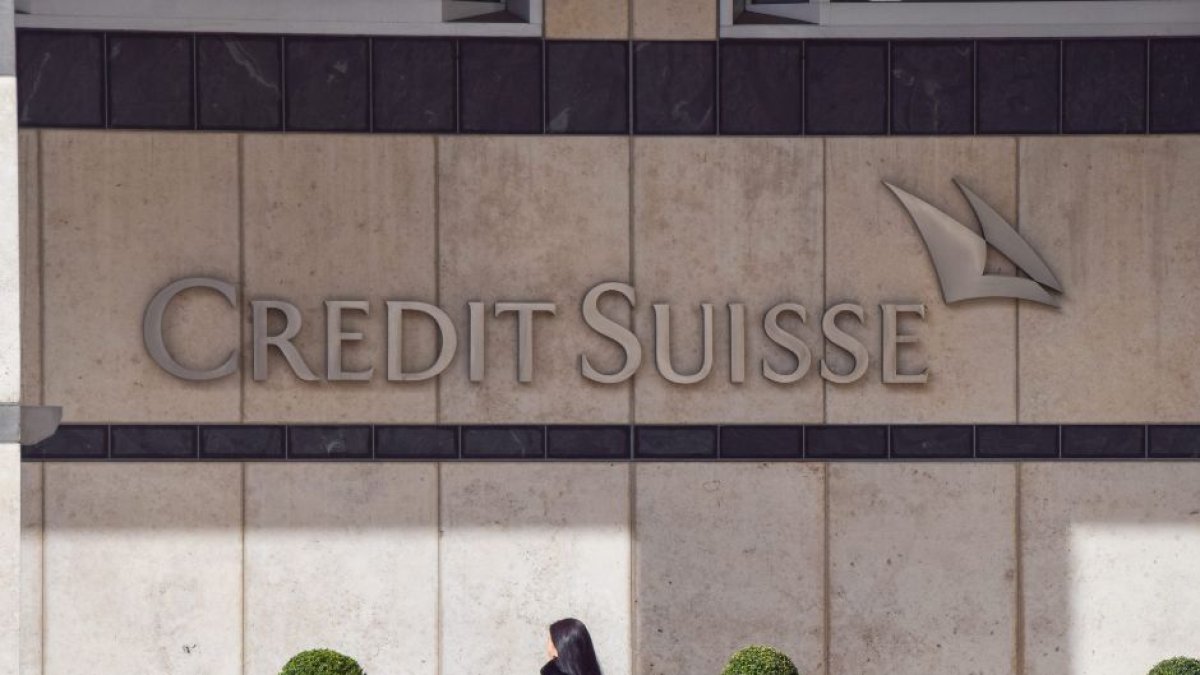 USB podría comprar Credit Suisse por 1.000 millones de dólares para evitar la crisis financiera.