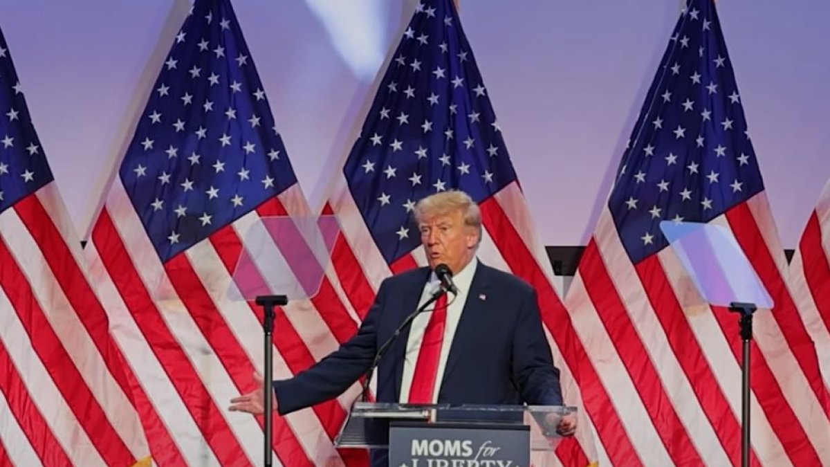 Captura de pantalla del discurso de Donald Trump en la conferencia nacional de Moms For Liberty.