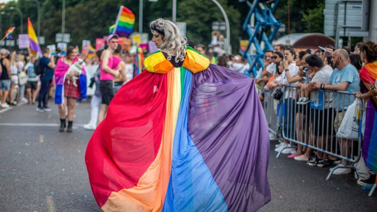 Activista LGBT, durante una manifestación del Orgullo.