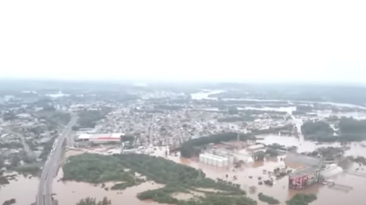Captura de pantalla que muestra una de las ciudades situadas en la región de Río Grande del Sur, la zona más afectada por el paso de un ciclón extratropical en Brasil.