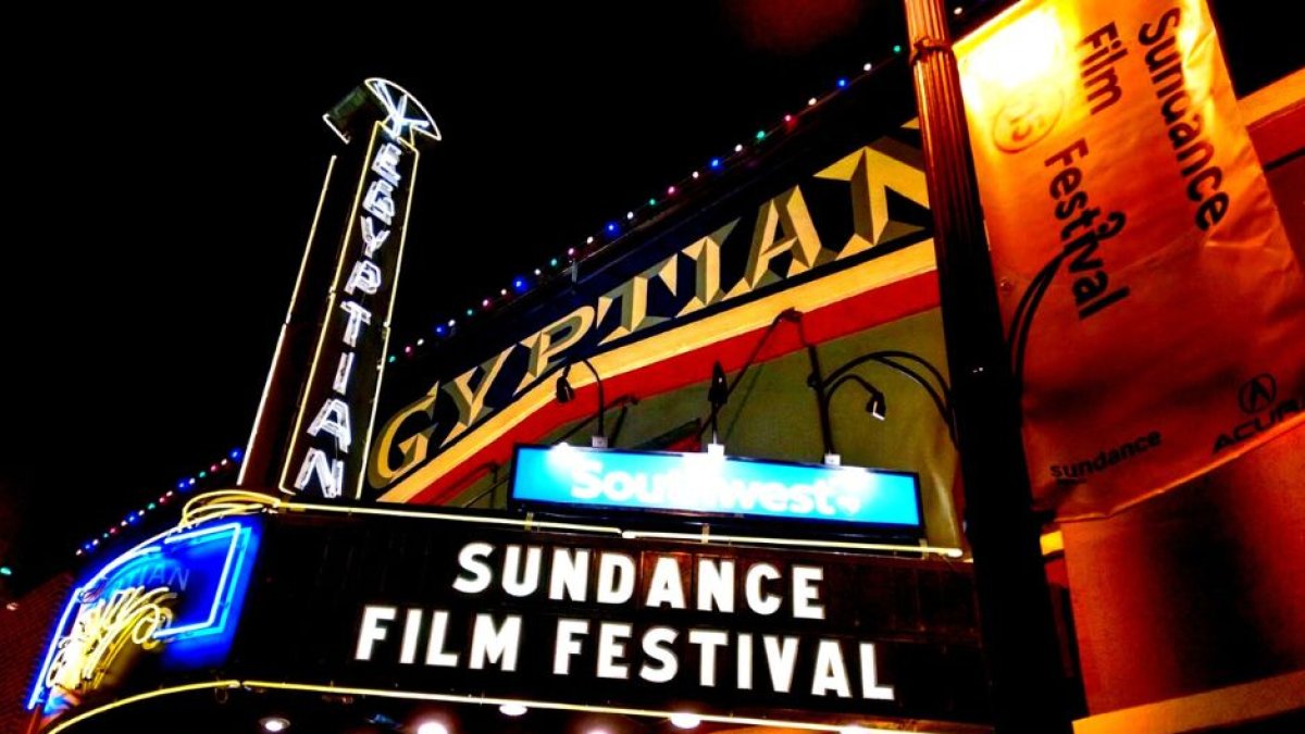 Imagen subida el 23 de enero de 2015 por Travis Wise de un cine con el cartel del Festival de Sundance (Travis Wise/ Wikimedia Commons).