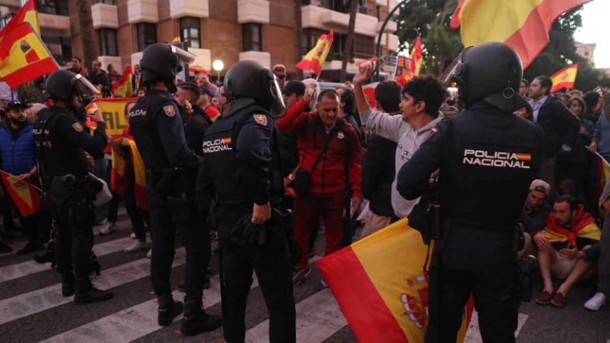 El acuerdo entre el socialista Pedro Sánchez y los independentistas: las claves para entender las manifestaciones en España | Cordon Press