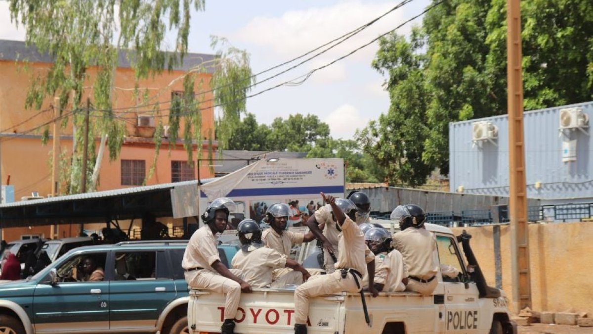 Policía en Níger, al margen de una manifestación a favor del golpe de Estado.