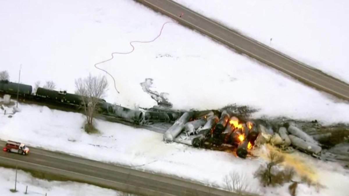 Imagen del tren descarrilado en Minnesota.