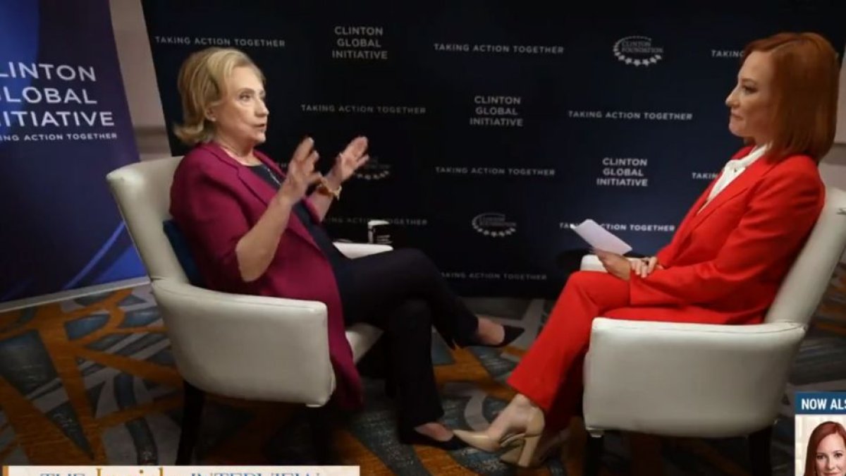 Captura de la entrevista de Hillary Clinton con Jen Psaki.