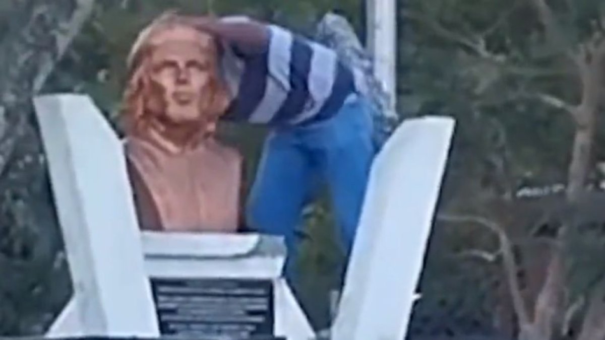 El Salvador: la izquierda critica el derribo de una estatua del asesino Che Guevara (Captura de pantalla X