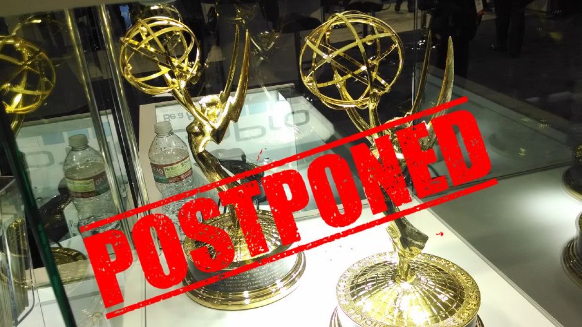Imagen de dos premios Emmy con el logo en PNG de 