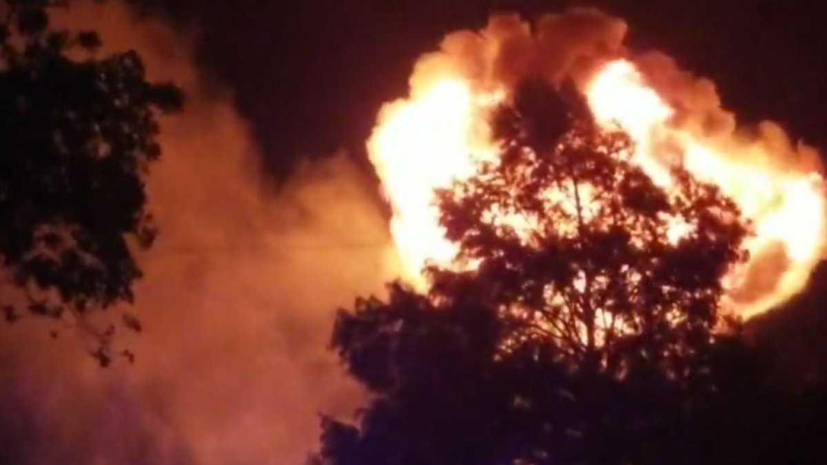 Video: la policía investiga una espectacular explosión en Texas (Captura video Twitter)
