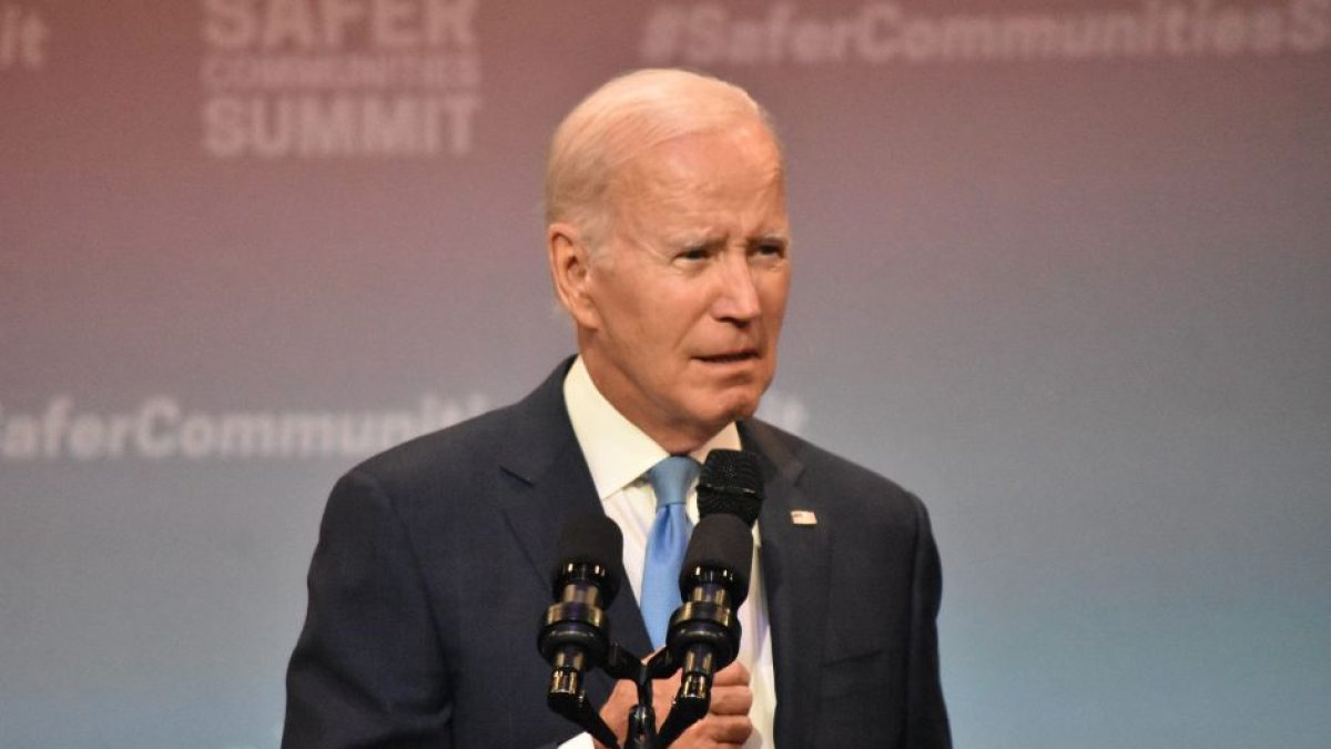 Joe Biden habla en el Safer Communities Summit.