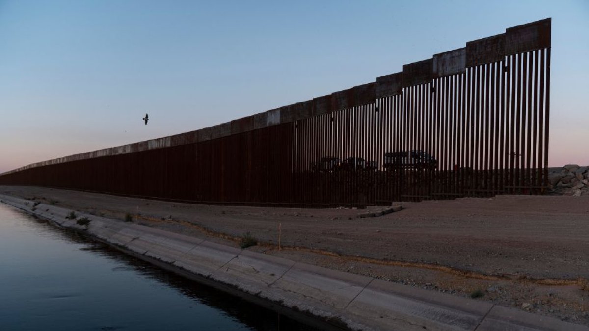 Muro en la frontera con México.