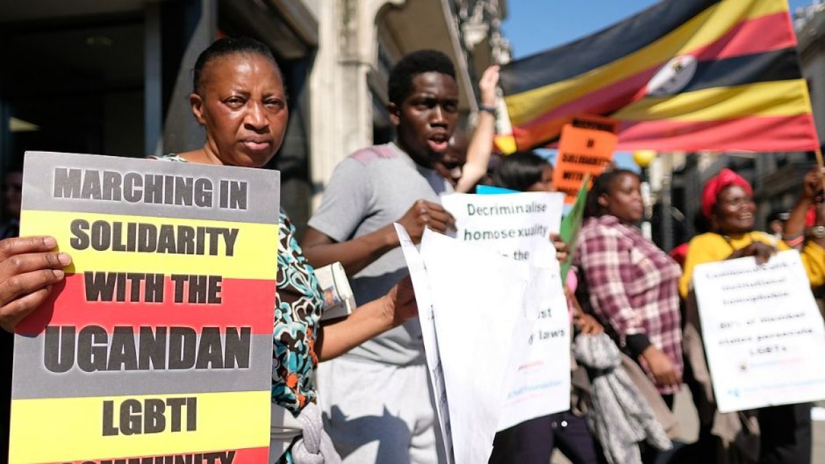 Una protesta de ciudadanos de Uganda contra las leyes antigay en Londres.