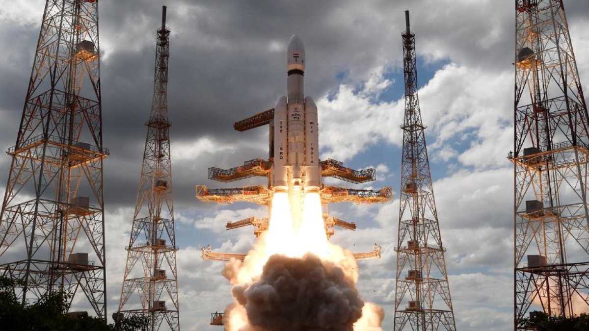 Imagen publicada por ISRO de la misión Chandrayaan-3 durante su lanzamiento hacia el polo sur de la Luna.