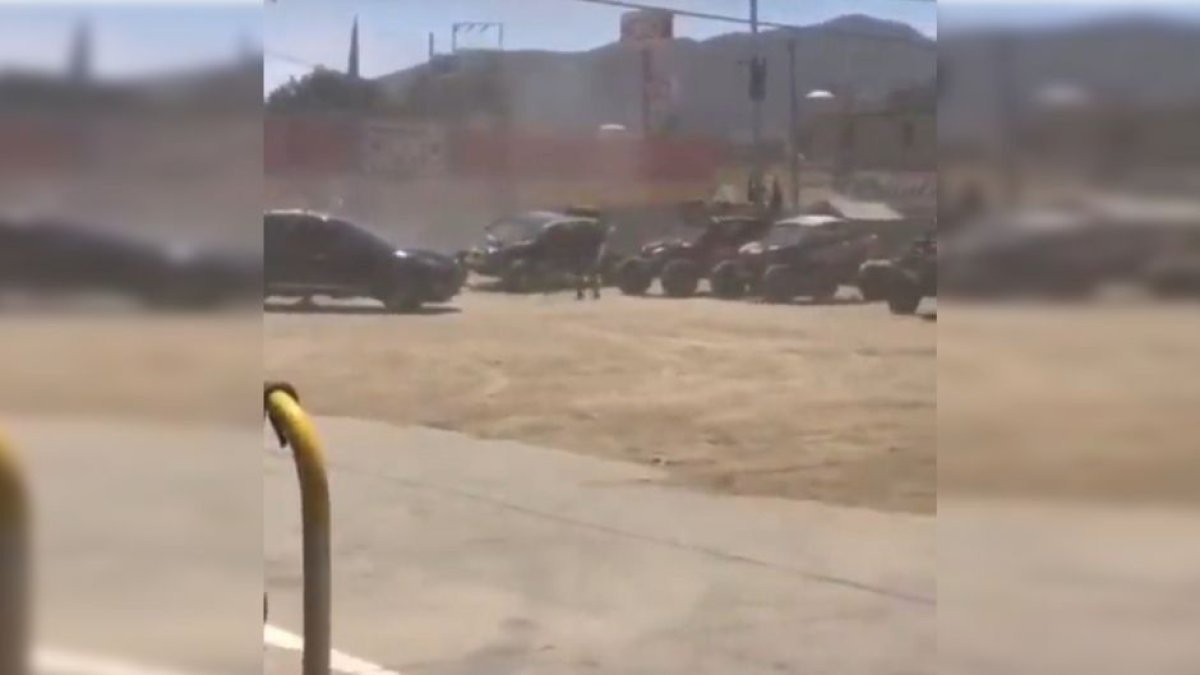 Captura de video de un momento del tiroteo durante un rally en Ensenada, Baja California