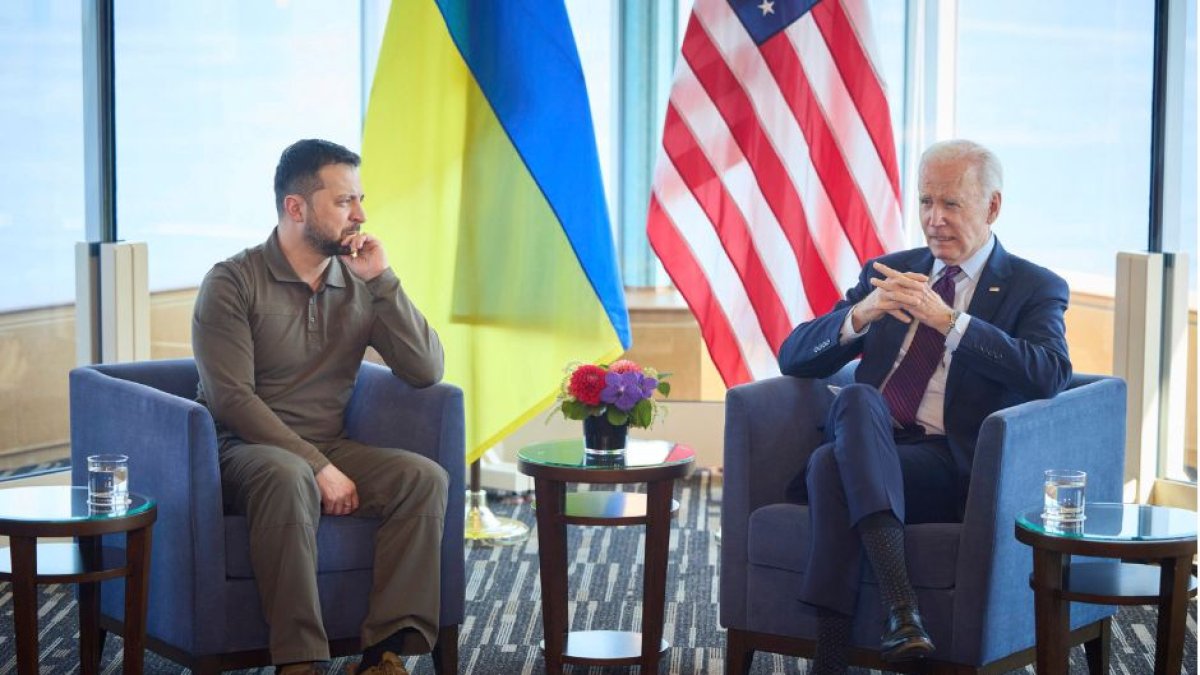 Volodymir Zelensky y Joe Biden durante la reunión del G-7 en Hirosima