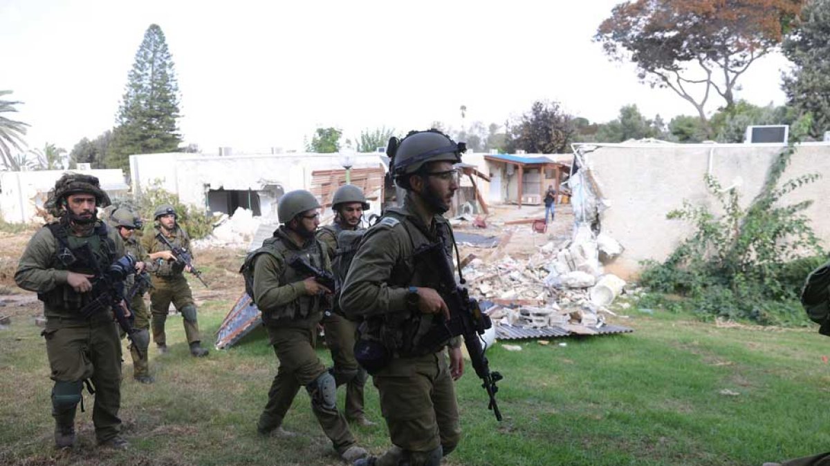 Soldados israelíes en las proximidades de la frontera con Gaza. EFE/EPA/ABIR SULTAN