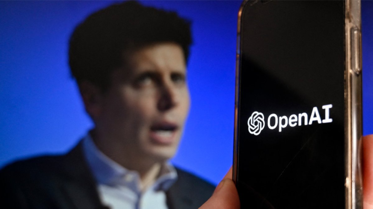 Cientos de empleados de OpenAI amenazan con irse a Microsoft tras el despido de Sam Altman